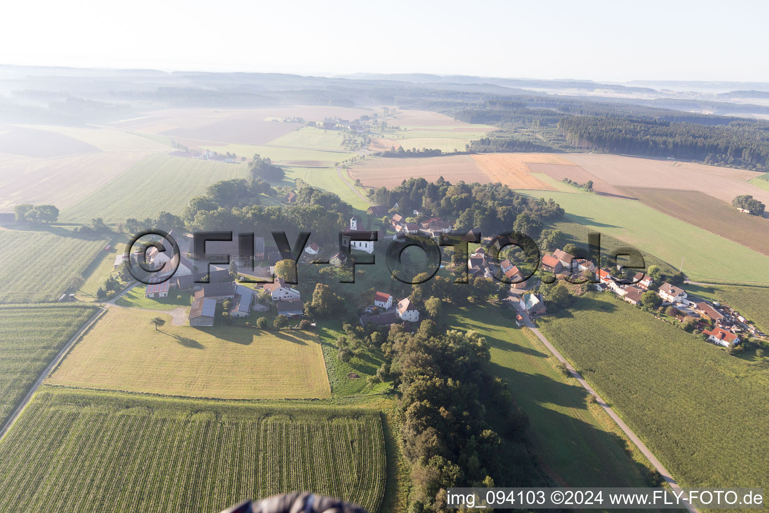 Vue aérienne de Bachhaupten dans le département Bade-Wurtemberg, Allemagne