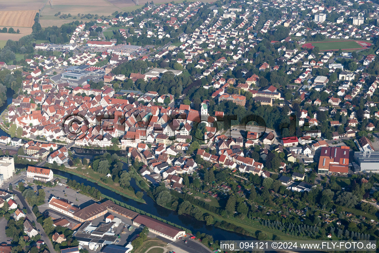 Vue aérienne de Vue des rues et des maisons des quartiers résidentiels à le quartier Neufra in Riedlingen dans le département Bade-Wurtemberg, Allemagne