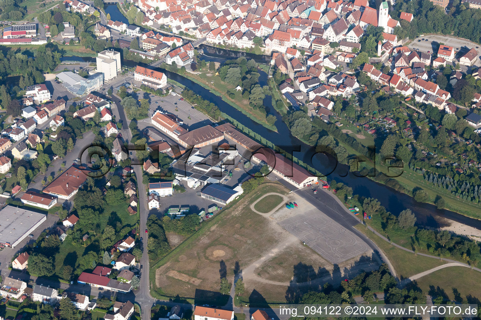 Vue aérienne de Vue des rues et des maisons des quartiers résidentiels à le quartier Neufra in Riedlingen dans le département Bade-Wurtemberg, Allemagne