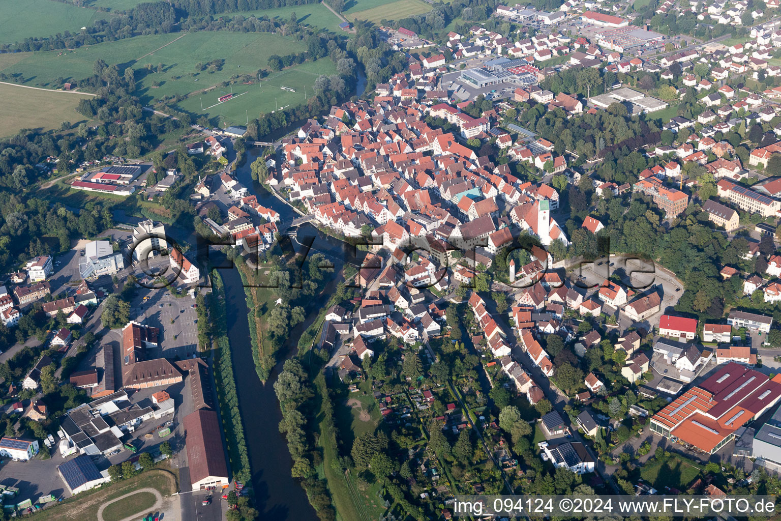 Vue oblique de Vue des rues et des maisons des quartiers résidentiels à le quartier Neufra in Riedlingen dans le département Bade-Wurtemberg, Allemagne