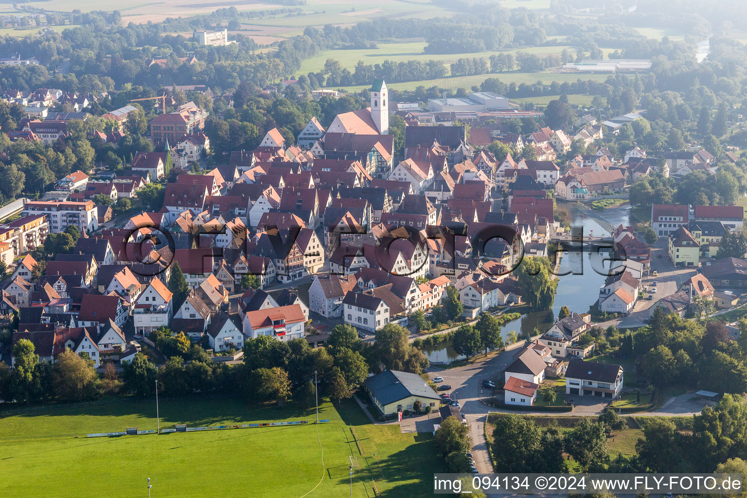 Vue aérienne de Zone riveraine du Danube - cours fluvial à Riedlingen dans le département Bade-Wurtemberg, Allemagne