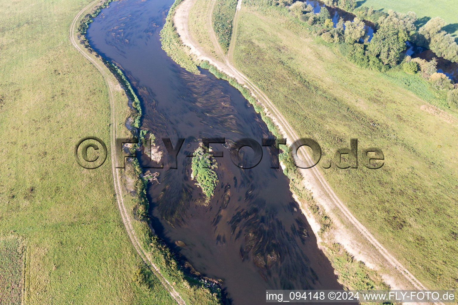 Vue oblique de Cours du Danube à le quartier Hundersingen in Herbertingen dans le département Bade-Wurtemberg, Allemagne