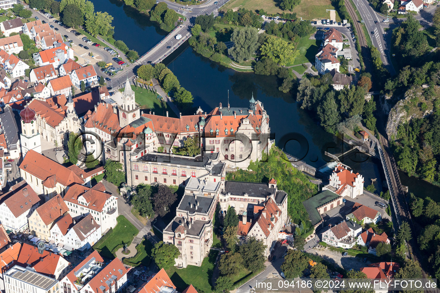 Vue aérienne de Château Sigmaringen sur le Danube à Sigmaringen dans le département Bade-Wurtemberg, Allemagne