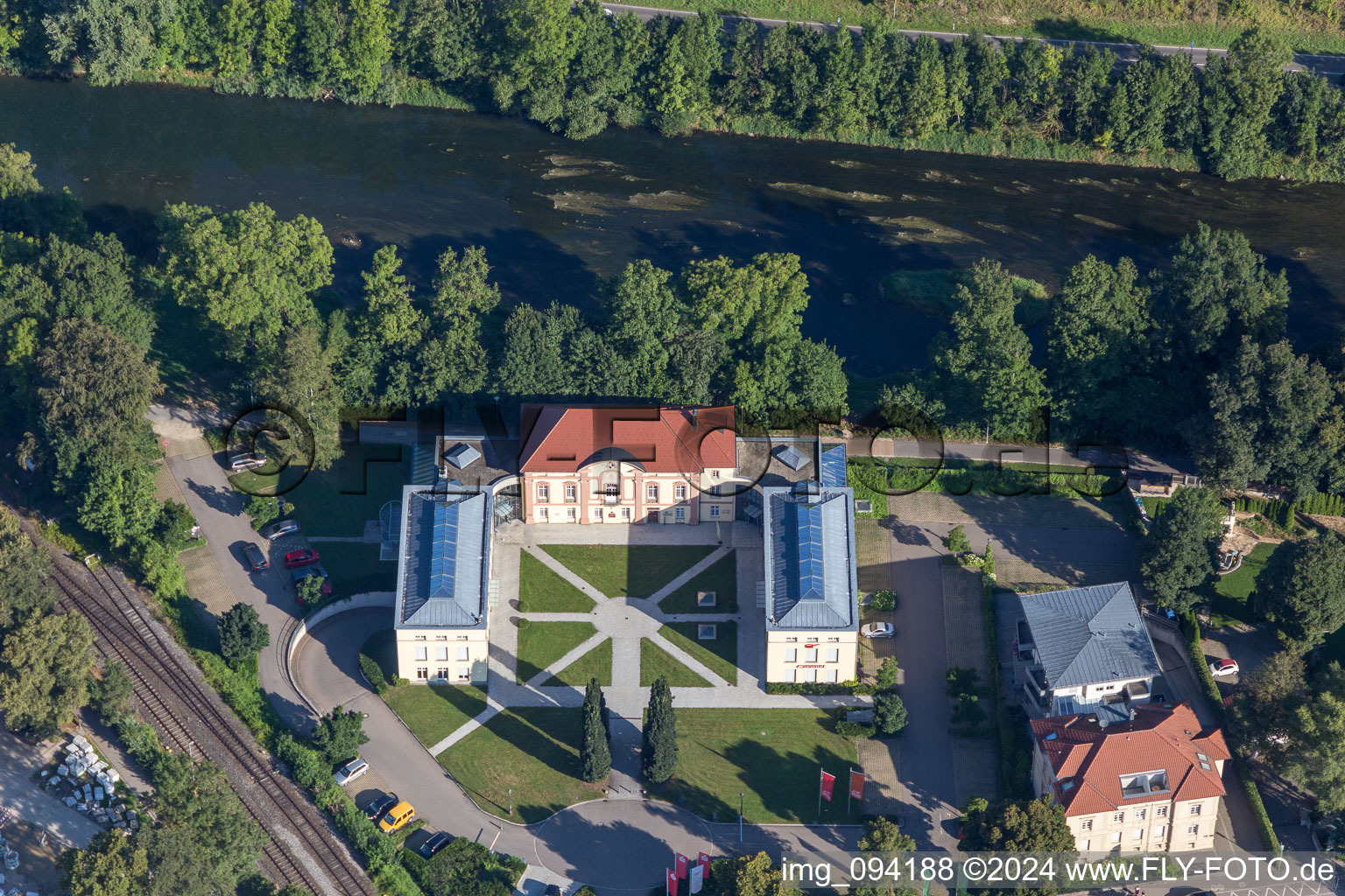 Vue aérienne de Parc du château de la Sparkasse Forum Hofgarten sur le Danube à Sigmaringen dans le département Bade-Wurtemberg, Allemagne