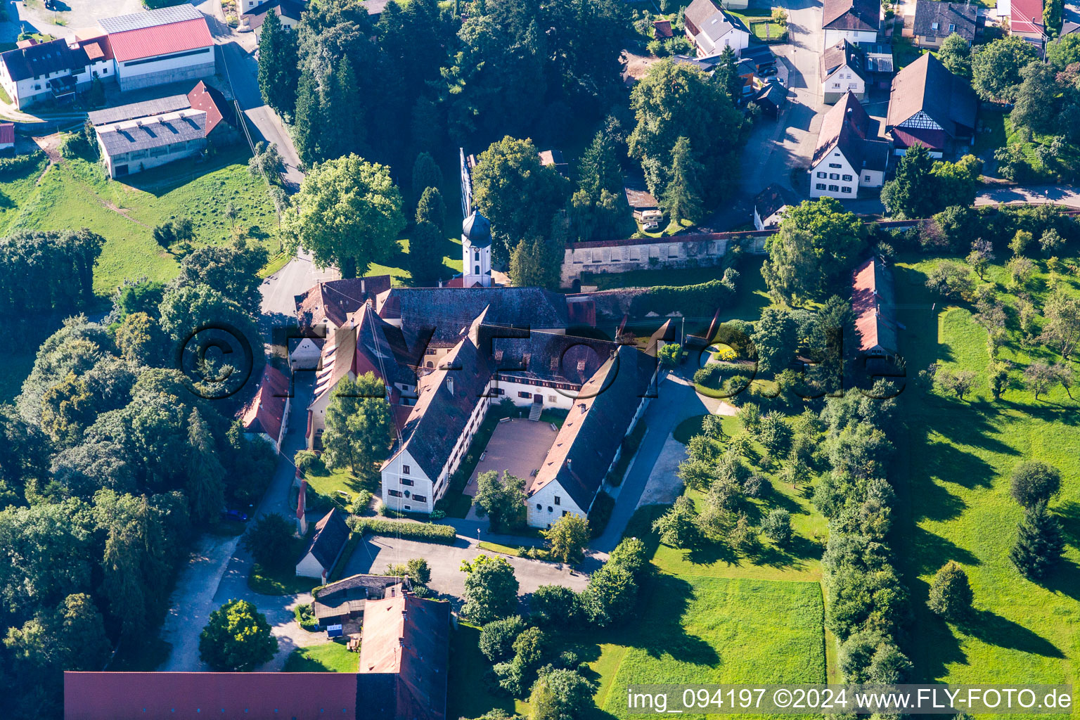 Vue aérienne de Ensemble immobilier du couvent des Augustins avec centre de formation pour adultes à Inzigkofen dans le département Bade-Wurtemberg, Allemagne