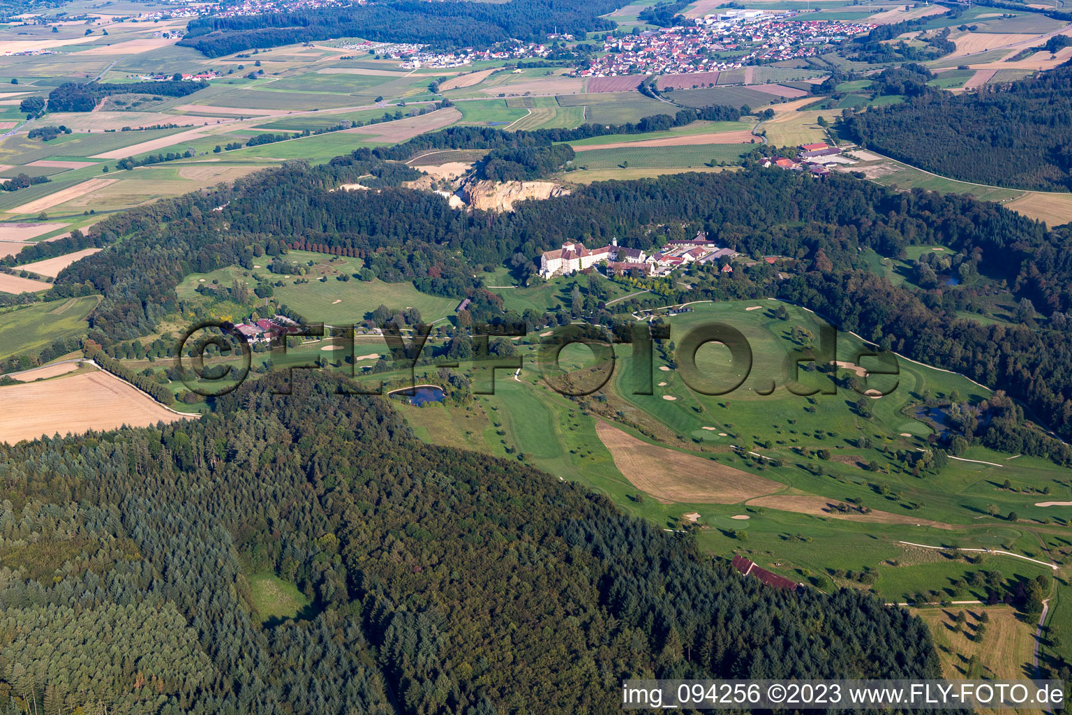 Vue oblique de Château de Langenstein, terrain de golf The Country Club à Orsingen-Nenzingen dans le département Bade-Wurtemberg, Allemagne