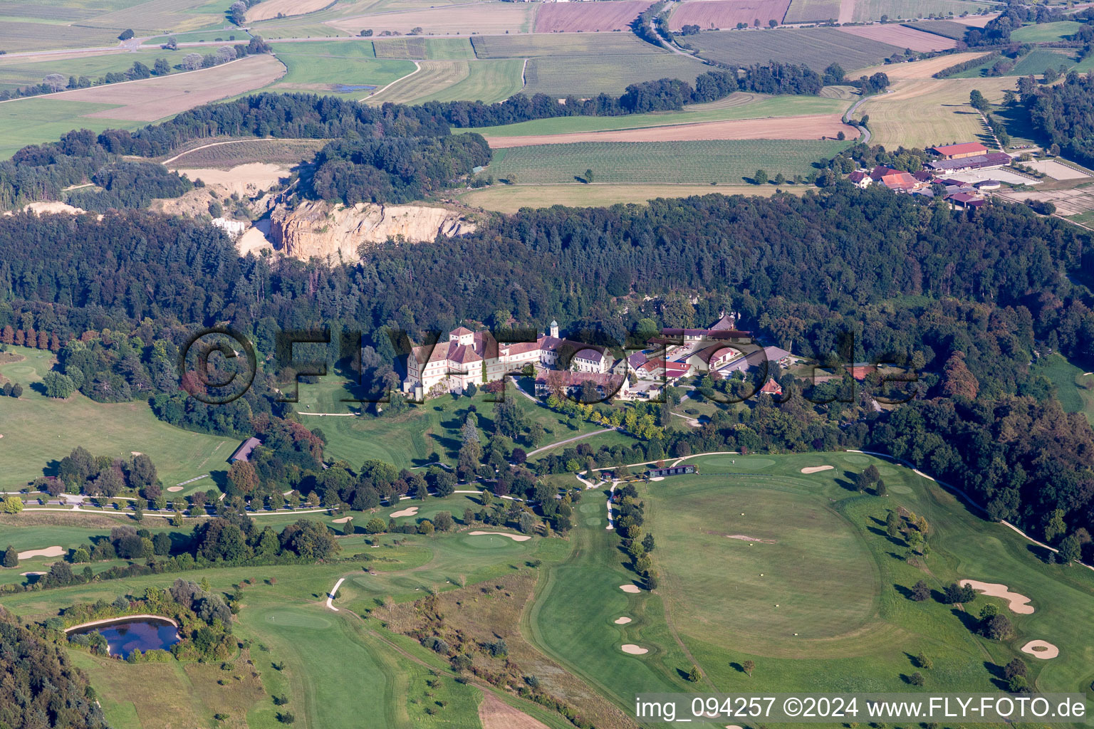 Vue aérienne de Terrain du golf du Schloss Langenstein - The Country Club à le quartier Orsingen in Orsingen-Nenzingen dans le département Bade-Wurtemberg, Allemagne