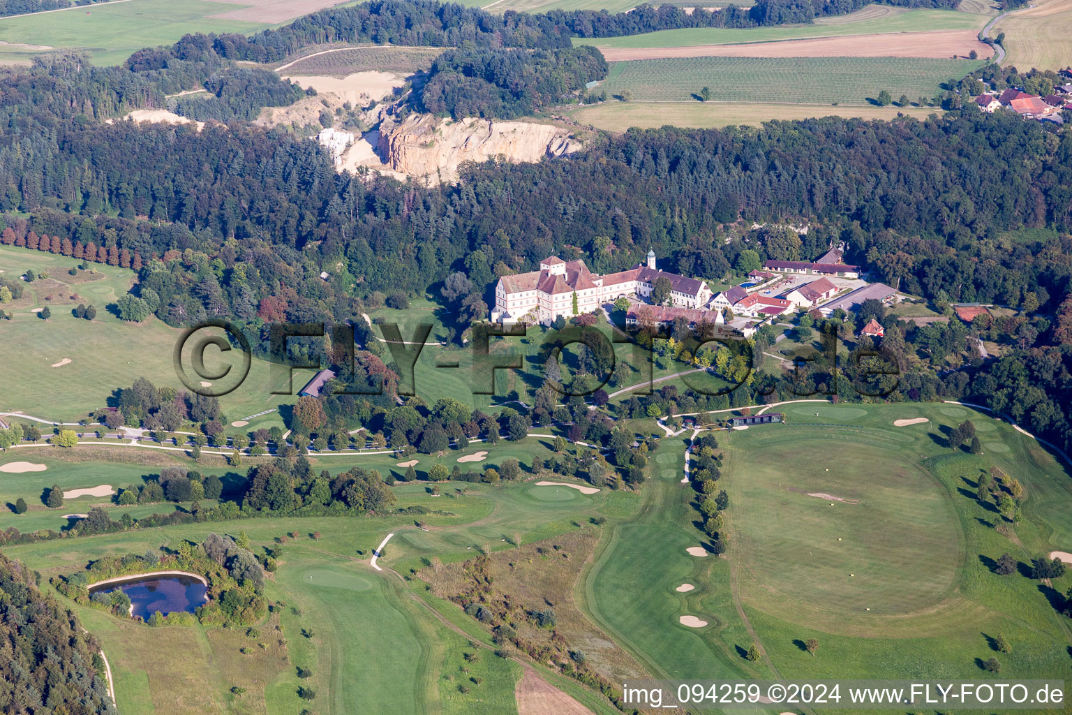 Vue aérienne de Terrain du golf du Schloss Langenstein - The Country Club à le quartier Orsingen in Orsingen-Nenzingen dans le département Bade-Wurtemberg, Allemagne