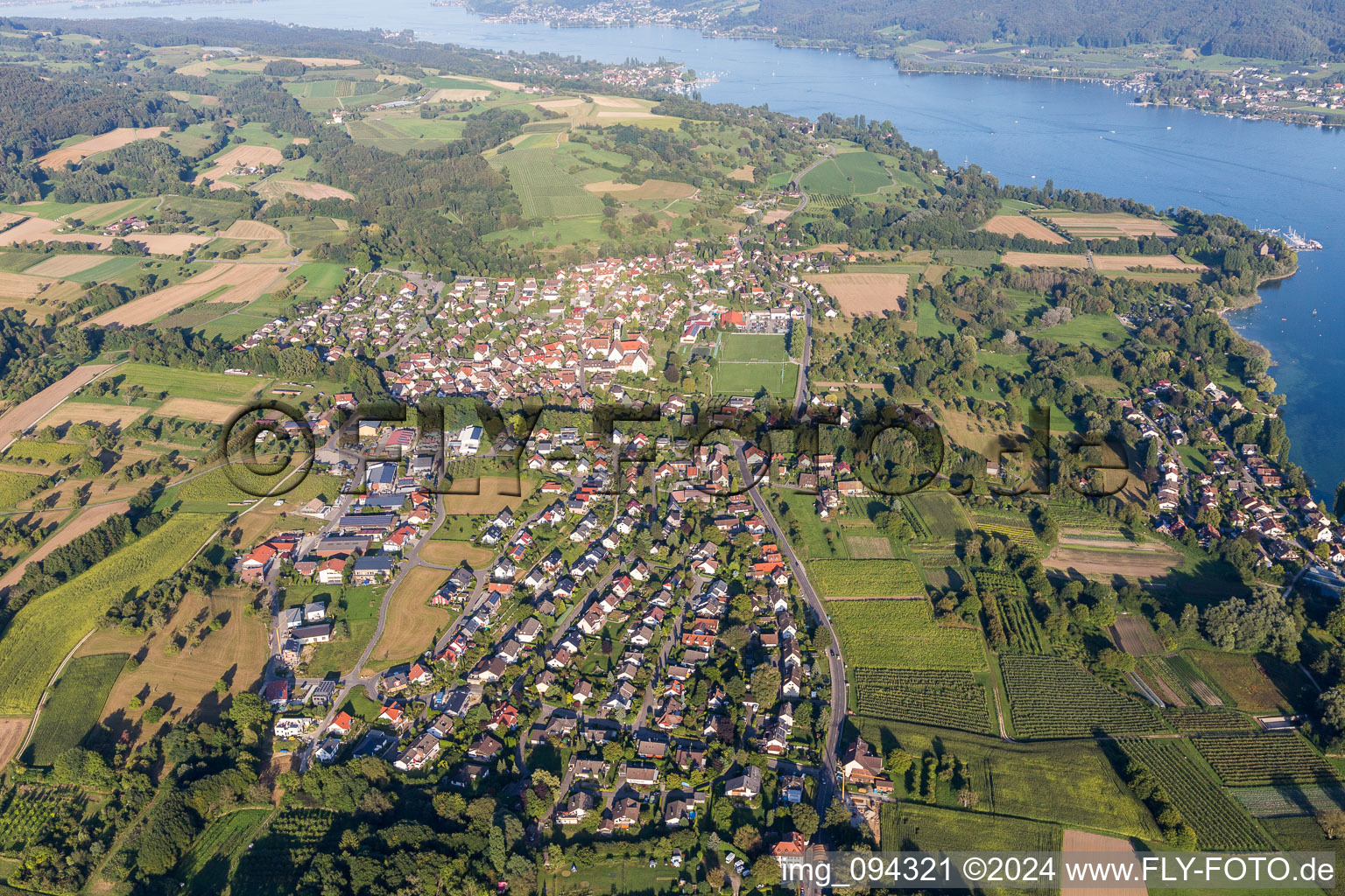 Vue aérienne de Zones riveraines du Rhin et du lac de Constance à le quartier Stiegen in Öhningen dans le département Bade-Wurtemberg, Allemagne