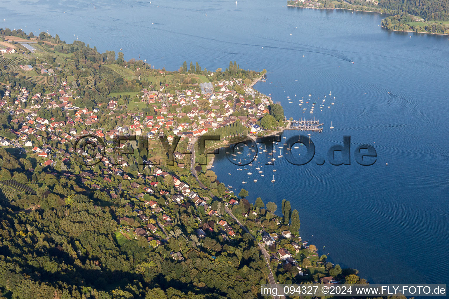 Vue aérienne de Surfaces riveraines du lac Untersee en Wangen à le quartier Wangen in Öhningen dans le département Bade-Wurtemberg, Allemagne