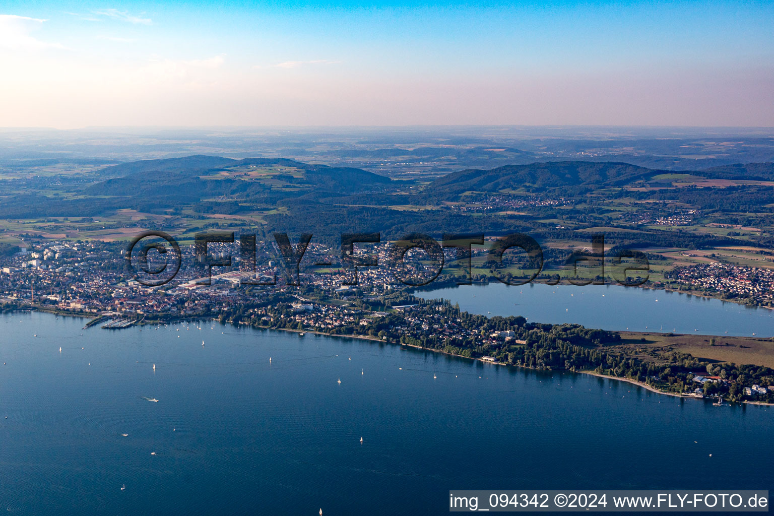 Vue aérienne de Radolfzell à Radolfzell am Bodensee dans le département Bade-Wurtemberg, Allemagne