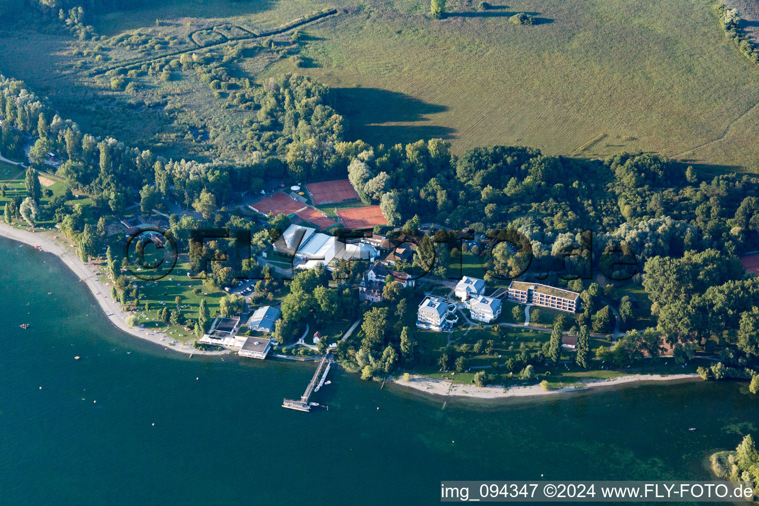 Vue aérienne de Radolfzell, péninsule de Mettnau à Radolfzell am Bodensee dans le département Bade-Wurtemberg, Allemagne