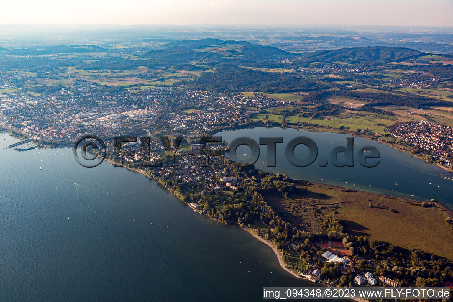 Vue aérienne de Radolfzell, péninsule de Mettnau à Radolfzell am Bodensee dans le département Bade-Wurtemberg, Allemagne
