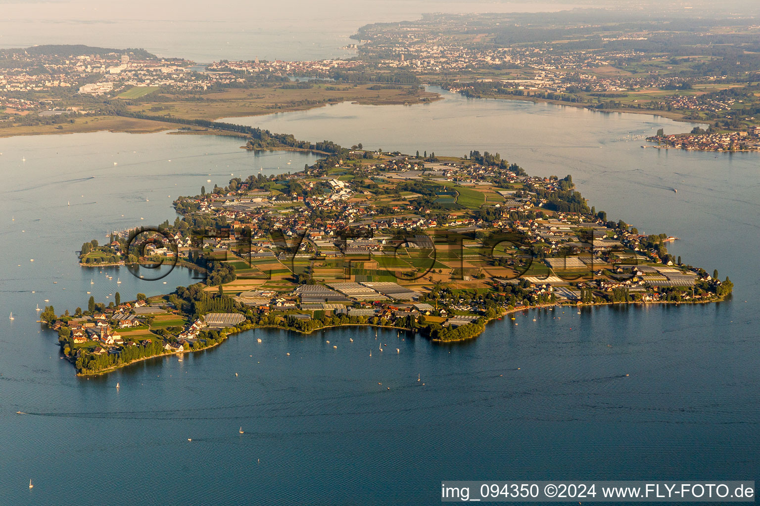 Vue aérienne de Île du lac Reichenau au lac de Constance à le quartier Mittelzell in Reichenau dans le département Bade-Wurtemberg, Allemagne