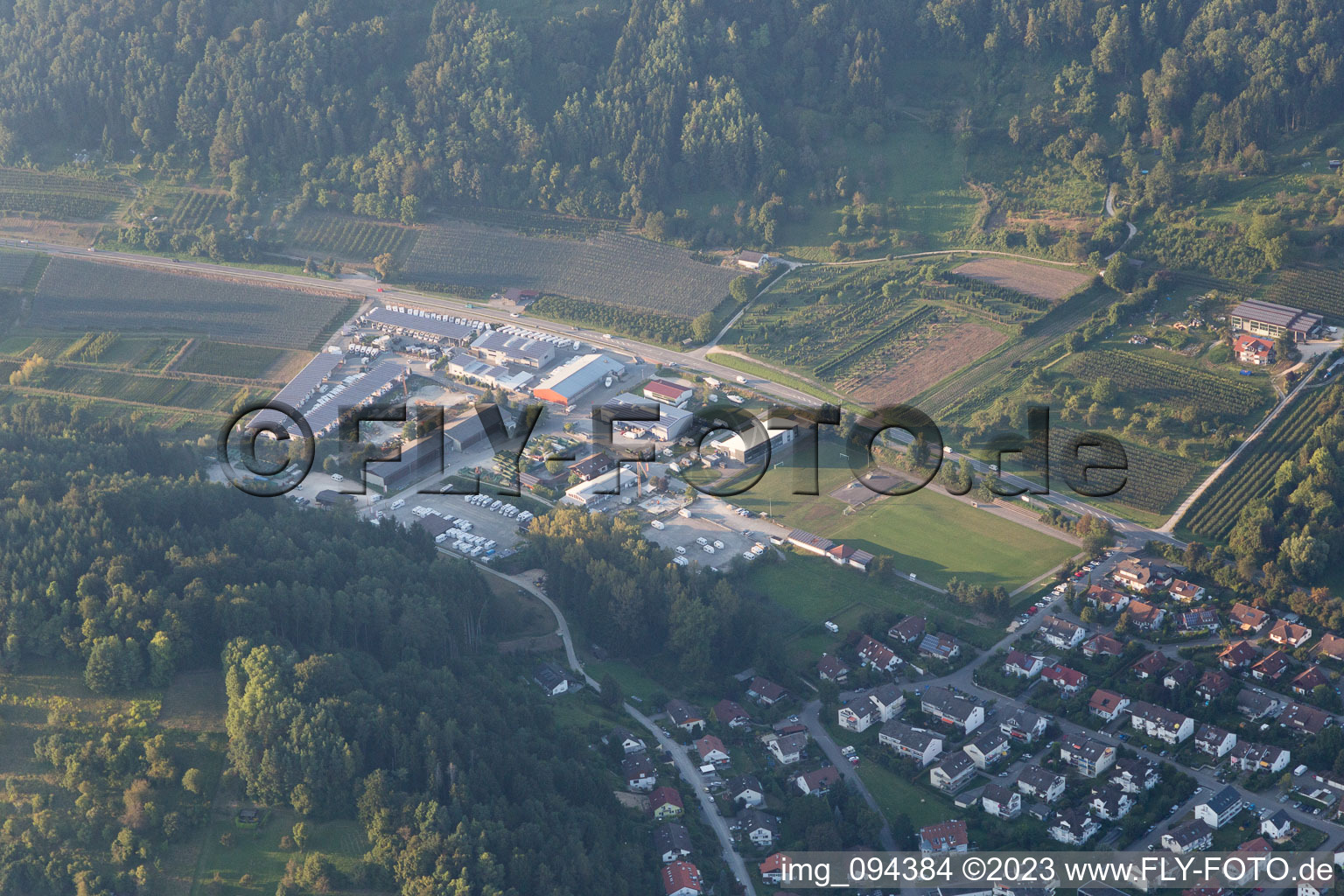 Vue aérienne de Terrain de sport FC à le quartier Ludwigshafen in Bodman-Ludwigshafen dans le département Bade-Wurtemberg, Allemagne