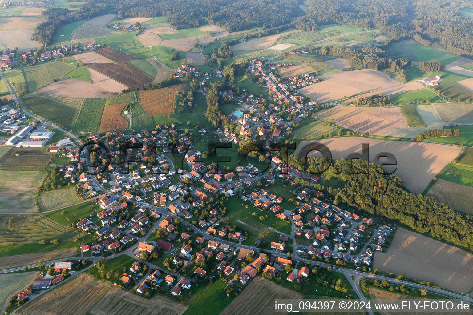 Photographie aérienne de Champs agricoles et surfaces utilisables à le quartier Herdwangen in Herdwangen-Schönach dans le département Bade-Wurtemberg, Allemagne