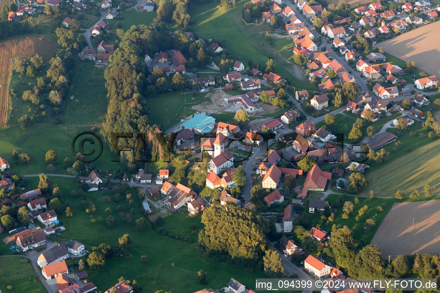 Vue oblique de Champs agricoles et surfaces utilisables à le quartier Herdwangen in Herdwangen-Schönach dans le département Bade-Wurtemberg, Allemagne