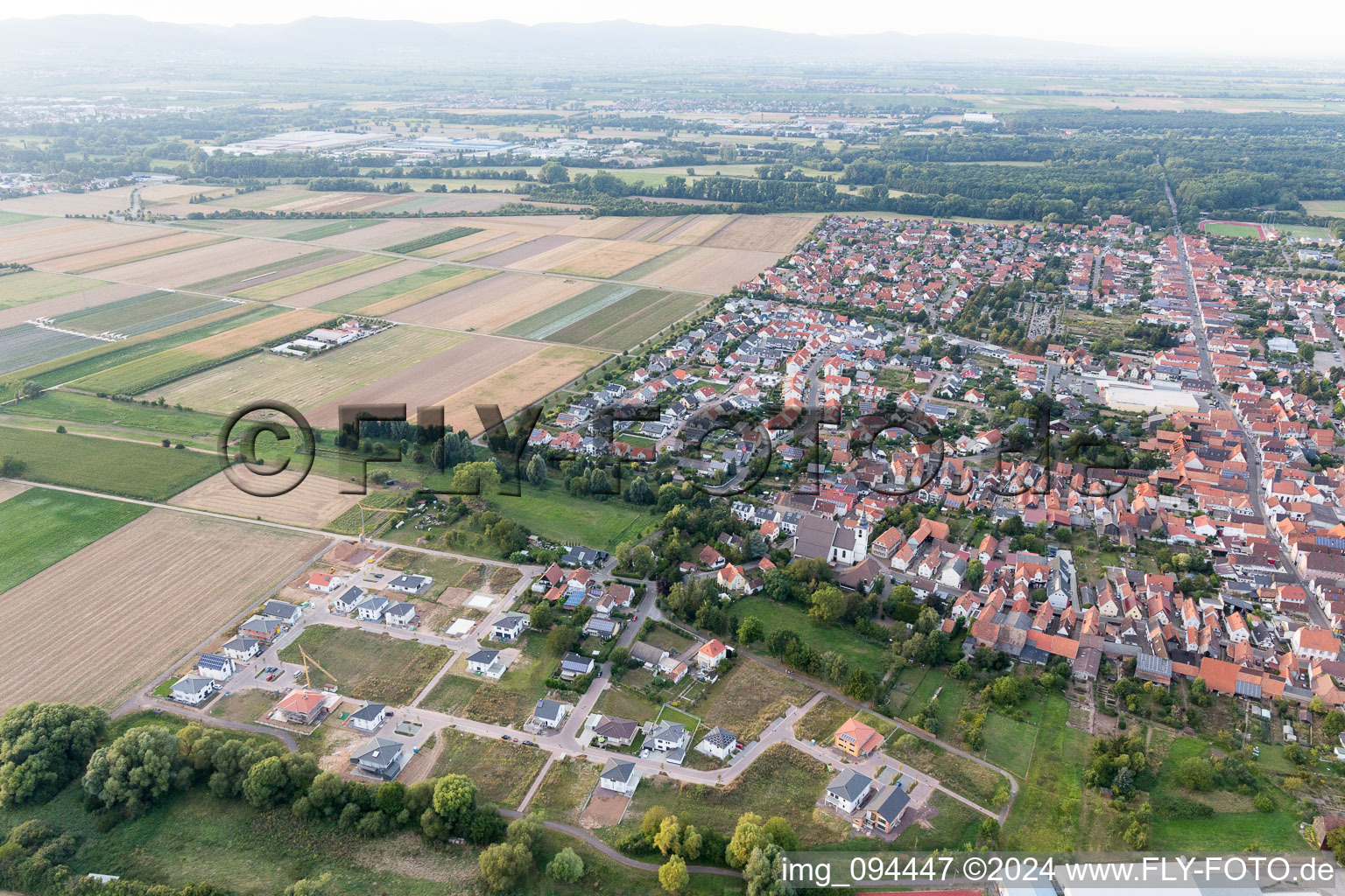 Offenbach an der Queich dans le département Rhénanie-Palatinat, Allemagne d'un drone