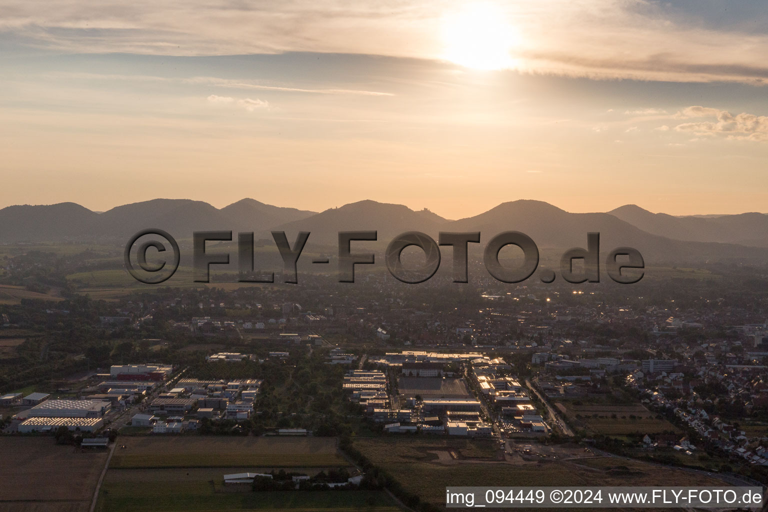 Vue aérienne de Station de mesure à le quartier Queichheim in Landau in der Pfalz dans le département Rhénanie-Palatinat, Allemagne