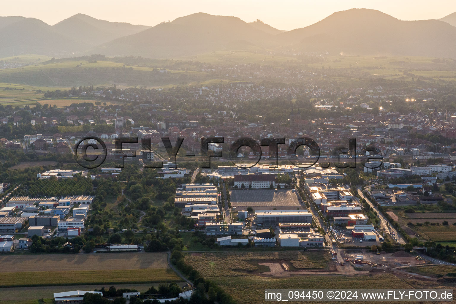 Vue aérienne de Station de mesure à le quartier Queichheim in Landau in der Pfalz dans le département Rhénanie-Palatinat, Allemagne