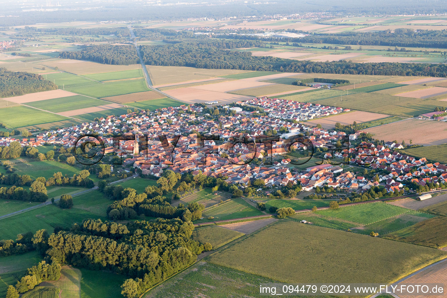 Du nord-ouest à Steinweiler dans le département Rhénanie-Palatinat, Allemagne depuis l'avion