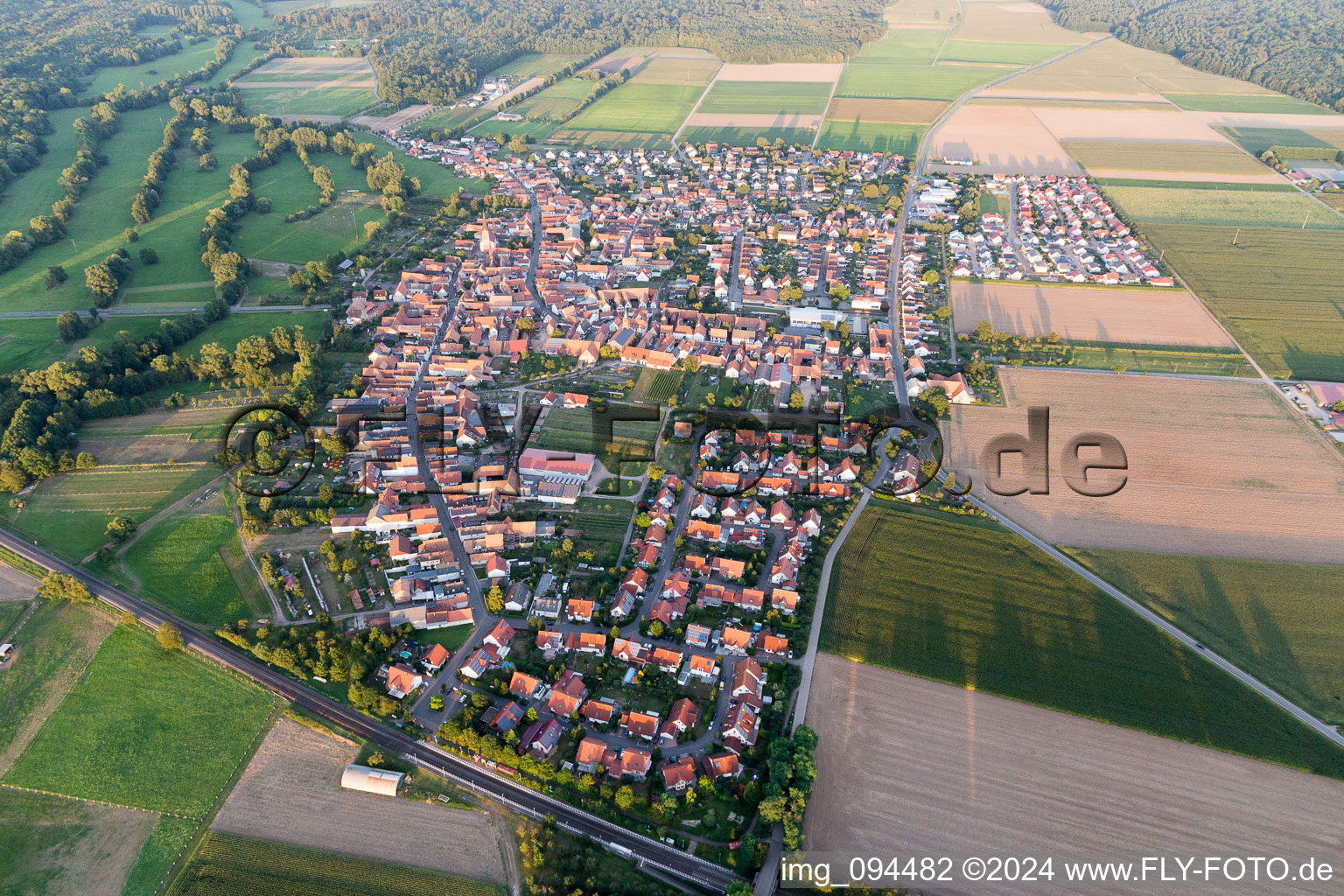 Steinweiler dans le département Rhénanie-Palatinat, Allemagne depuis l'avion