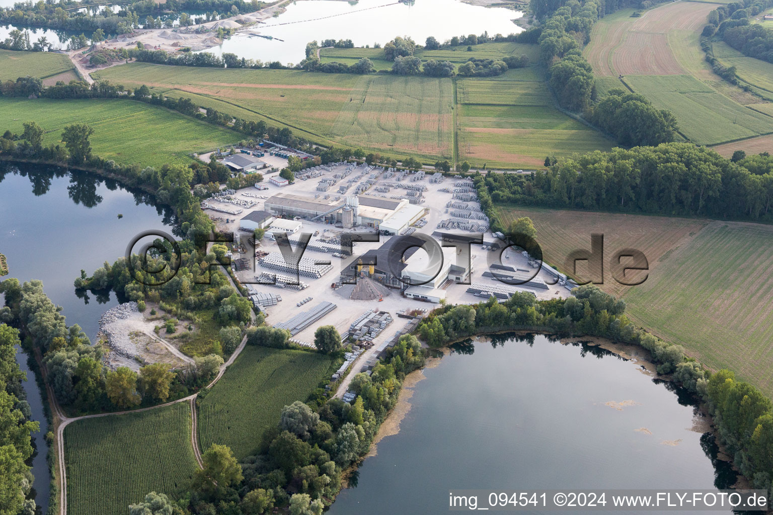 Vue d'oiseau de Leimersheim dans le département Rhénanie-Palatinat, Allemagne