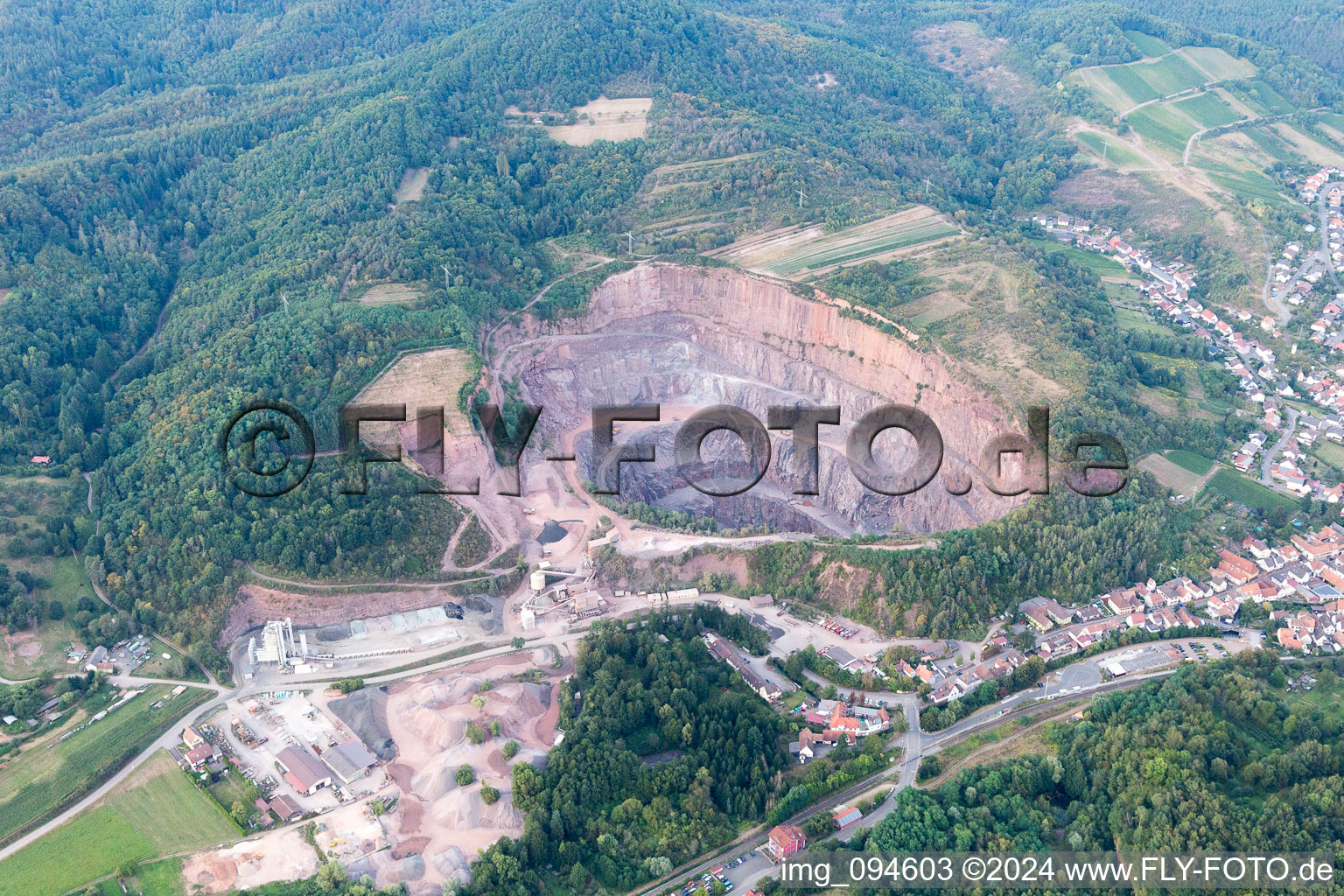 Vue aérienne de Carrière à Albersweiler dans le département Rhénanie-Palatinat, Allemagne