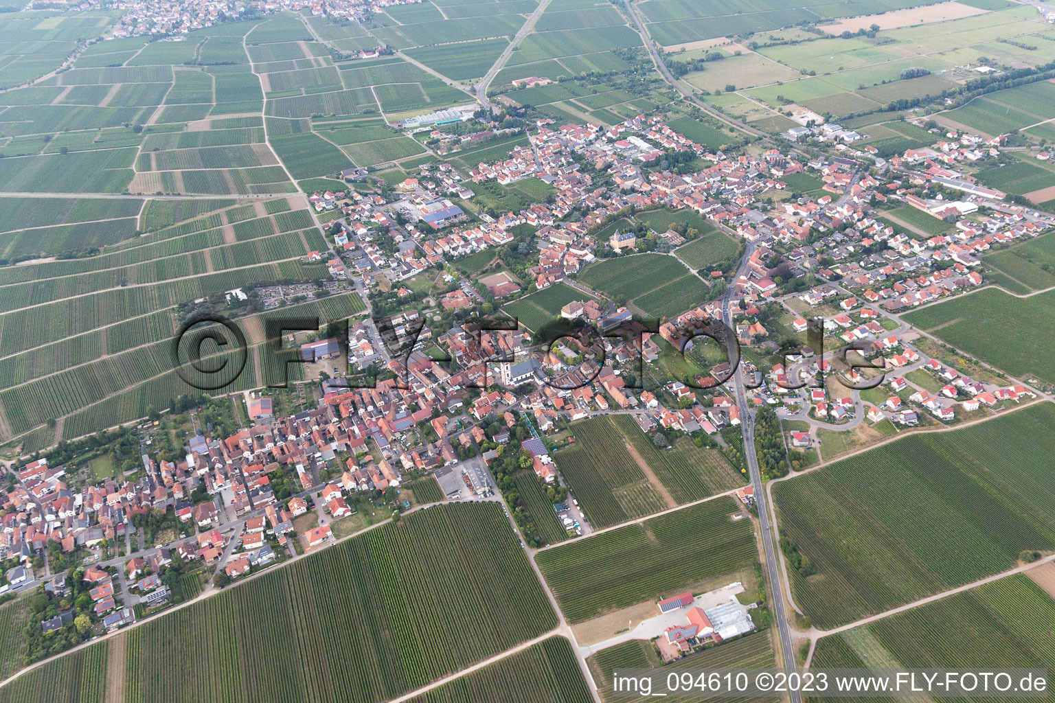 Edesheim dans le département Rhénanie-Palatinat, Allemagne d'un drone