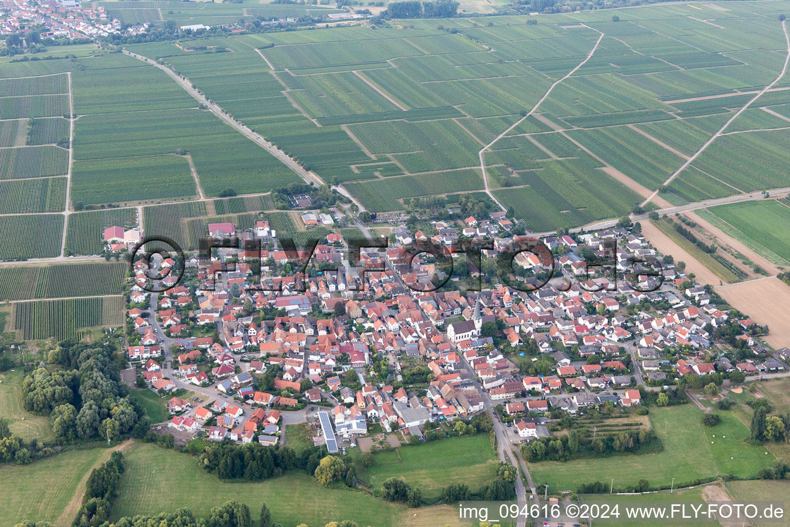 Venningen dans le département Rhénanie-Palatinat, Allemagne vue d'en haut