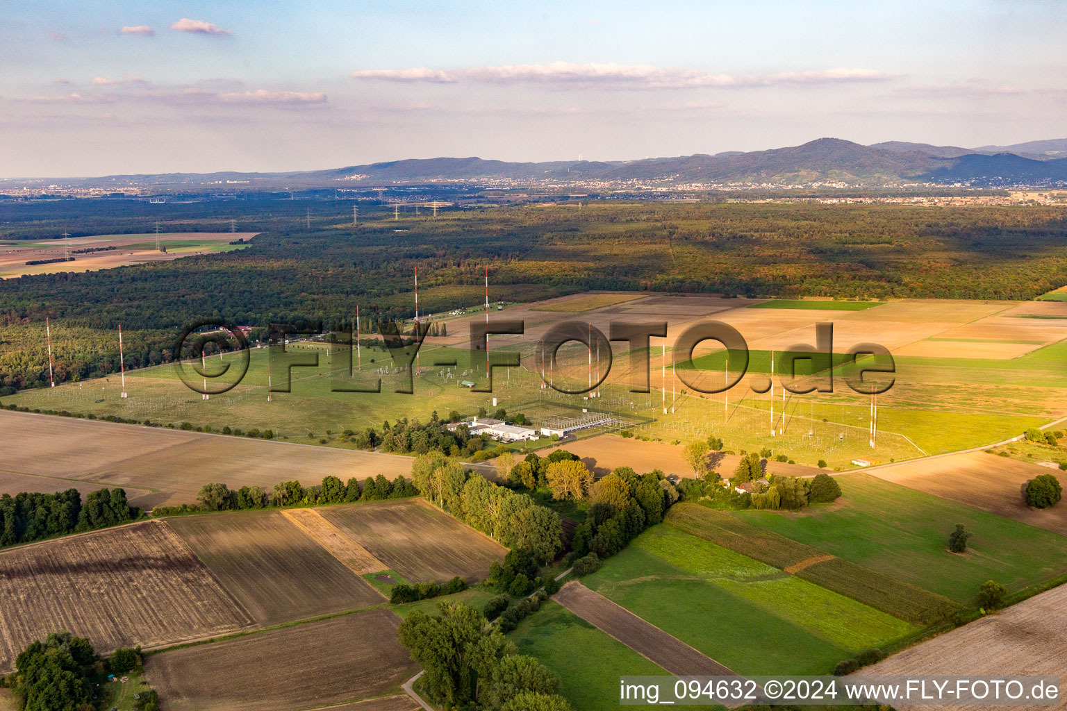 Vue oblique de Antennes à Biblis dans le département Hesse, Allemagne