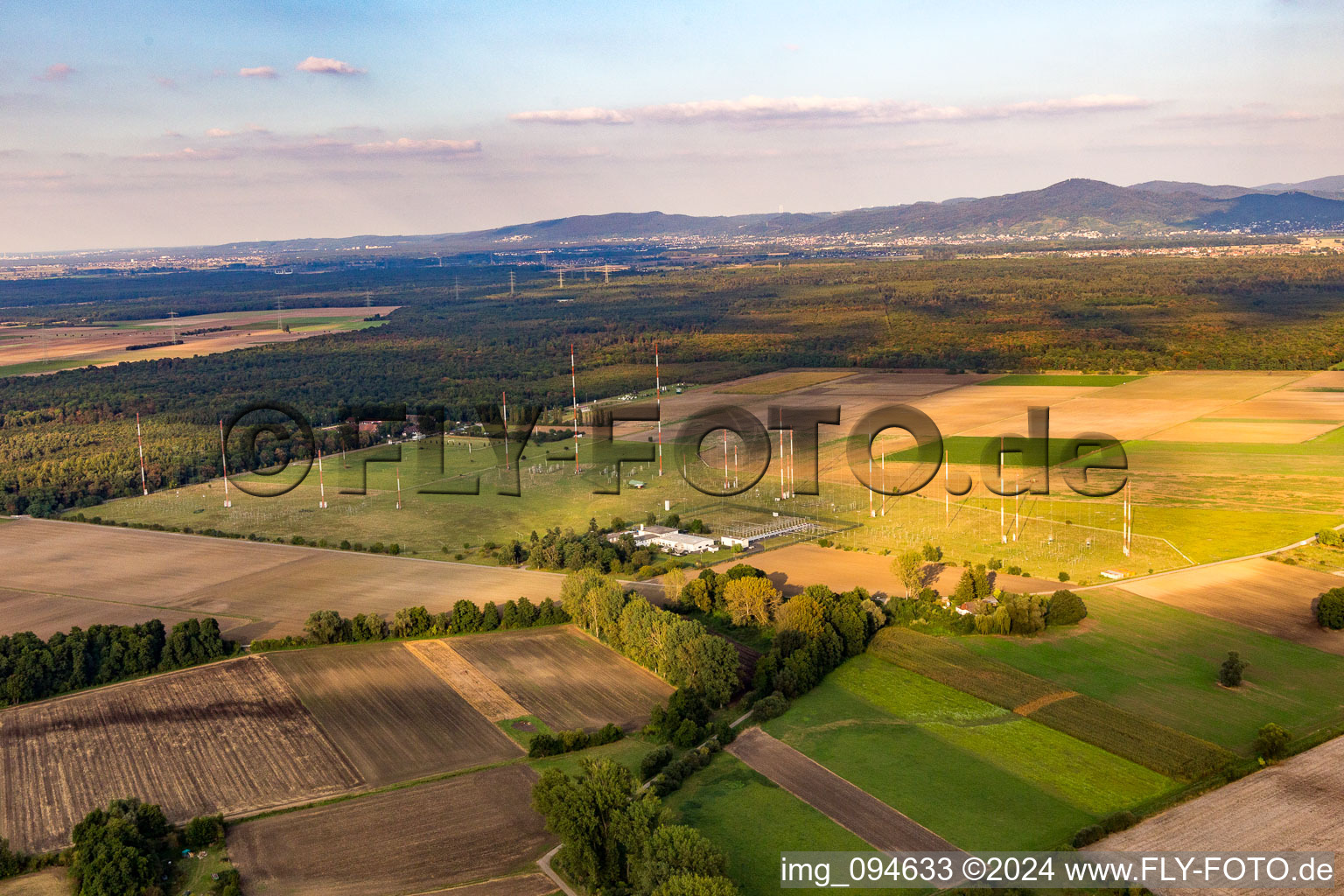 Antennes à Biblis dans le département Hesse, Allemagne d'en haut