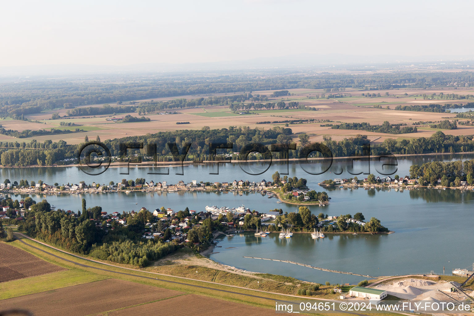 Zone de maisons de week-end Eicher See à Hamm Am Rhein à Eich dans le département Rhénanie-Palatinat, Allemagne d'en haut