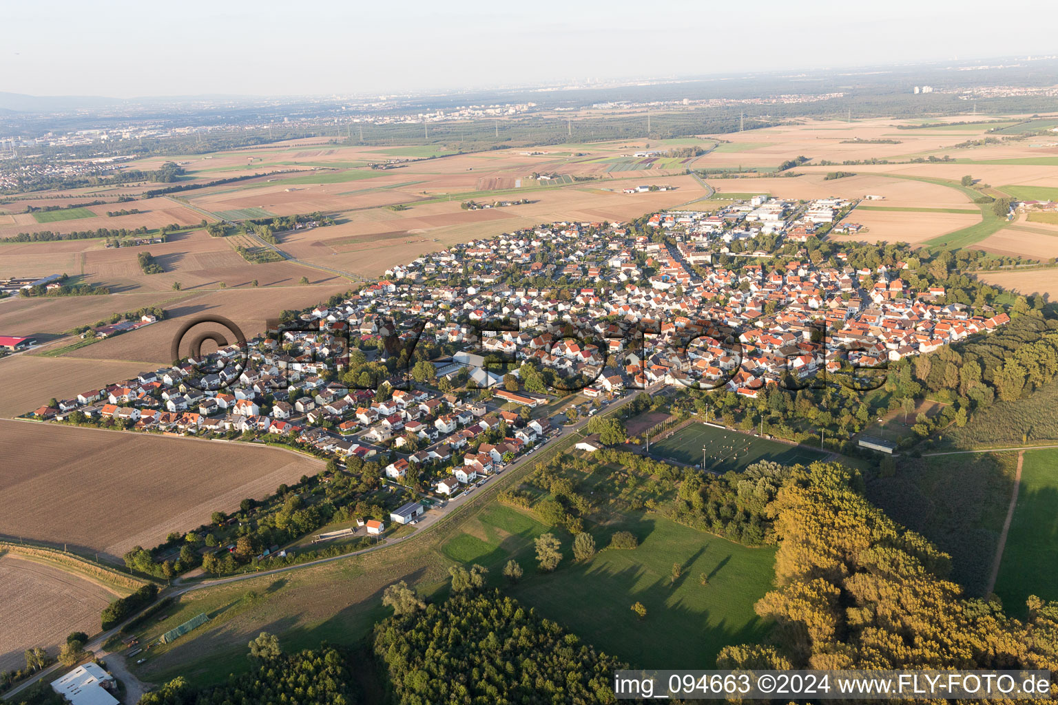 Vue aérienne de Astheim dans le département Hesse, Allemagne