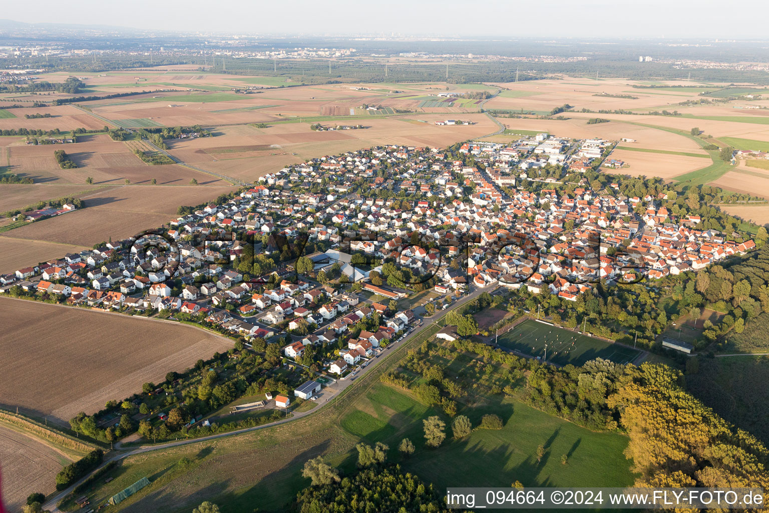 Vue aérienne de Astheim dans le département Hesse, Allemagne