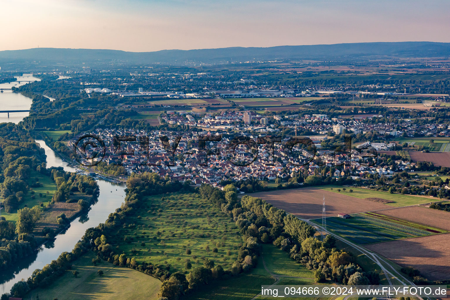 Vue aérienne de Ginsheim à Ginsheim-Gustavsburg dans le département Hesse, Allemagne