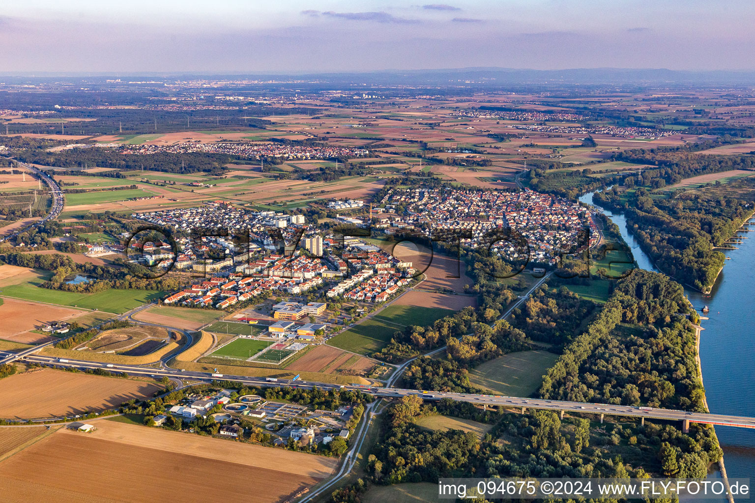 Vue aérienne de Ginsheim à Ginsheim-Gustavsburg dans le département Hesse, Allemagne