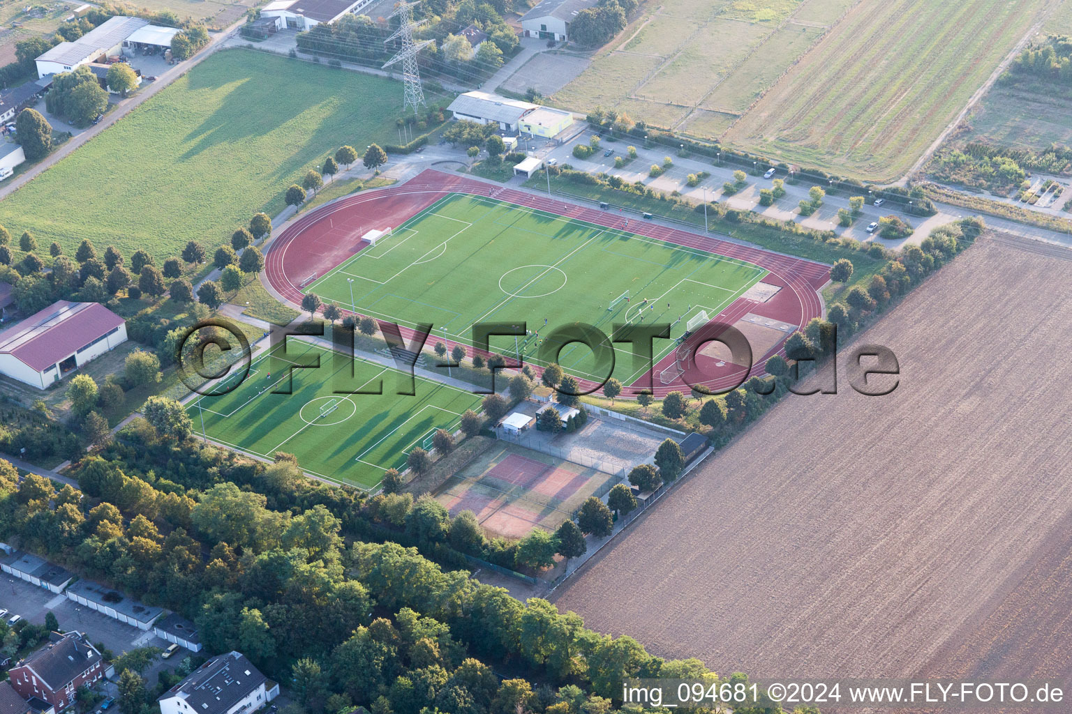 Vue aérienne de Quartier Hechtsheim in Mainz dans le département Rhénanie-Palatinat, Allemagne