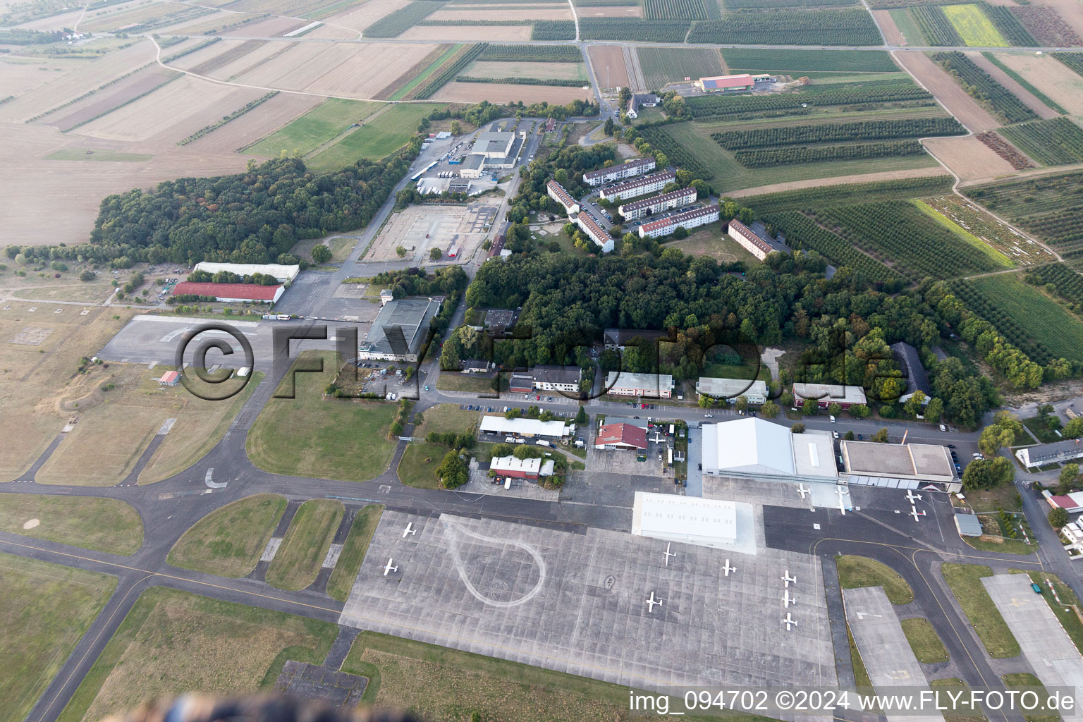 Photographie aérienne de Mayence-Finten, aéroport à Finten dans le département Rhénanie-Palatinat, Allemagne