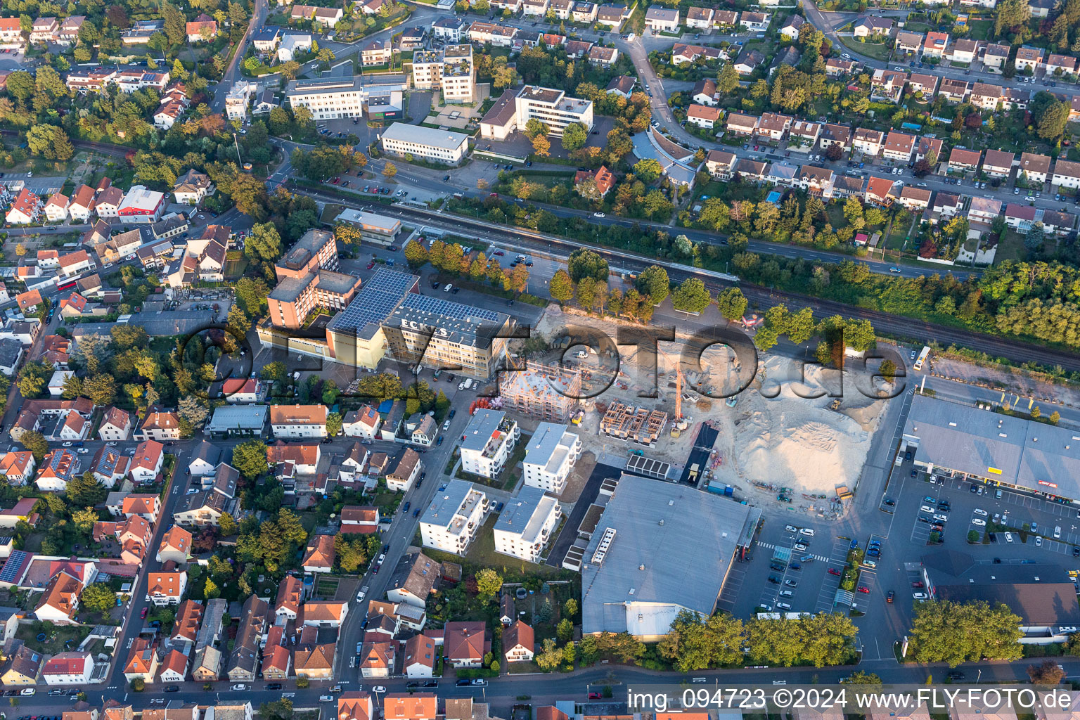 Vue aérienne de Agrandissement - nouvelle construction - chantier de construction des bâtiments et des halls de production de l'usine Eckes-Granini Deutschland GmbH à Nieder-Olm dans le département Rhénanie-Palatinat, Allemagne