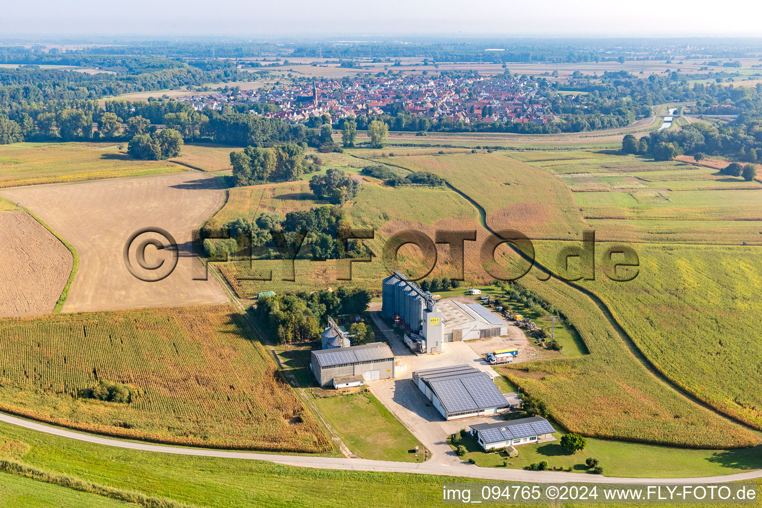 Vue aérienne de Commerce foncier de Bolz à le quartier Rußheim in Dettenheim dans le département Bade-Wurtemberg, Allemagne