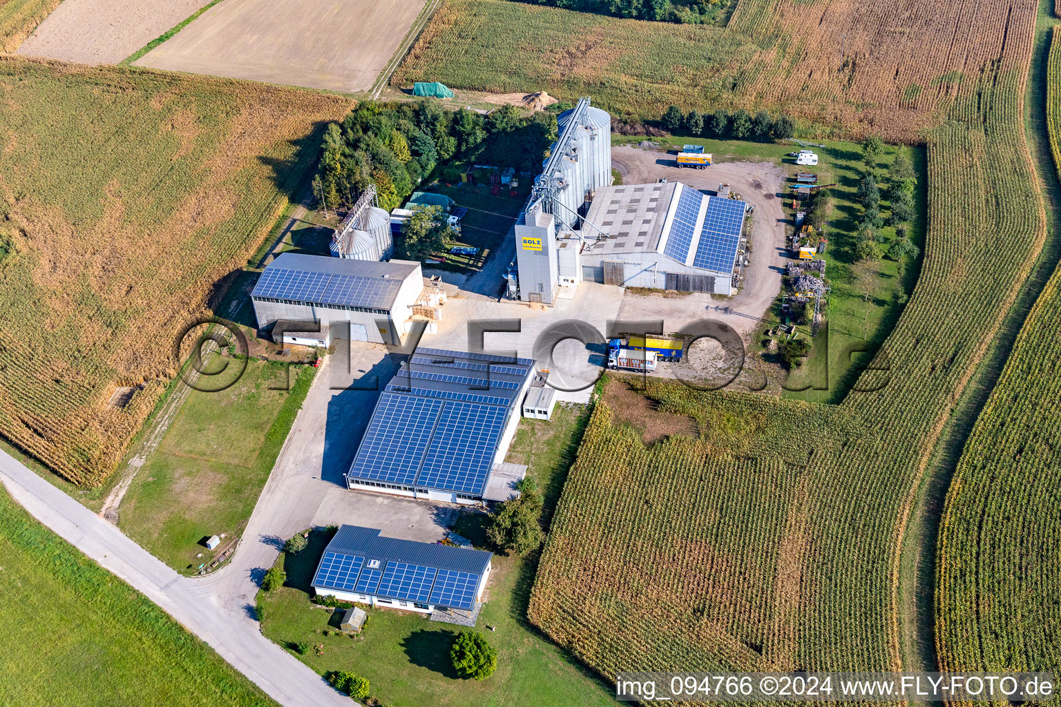 Vue aérienne de Propriété d'une ferme de Bolz Landhandel GmbH dans le district de Liedolsheim à le quartier Rußheim in Dettenheim dans le département Bade-Wurtemberg, Allemagne