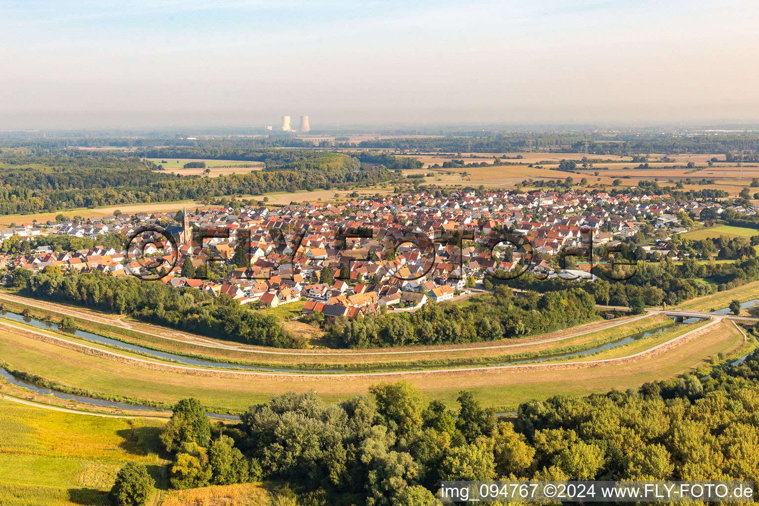 Vue aérienne de Du sud à le quartier Rußheim in Dettenheim dans le département Bade-Wurtemberg, Allemagne