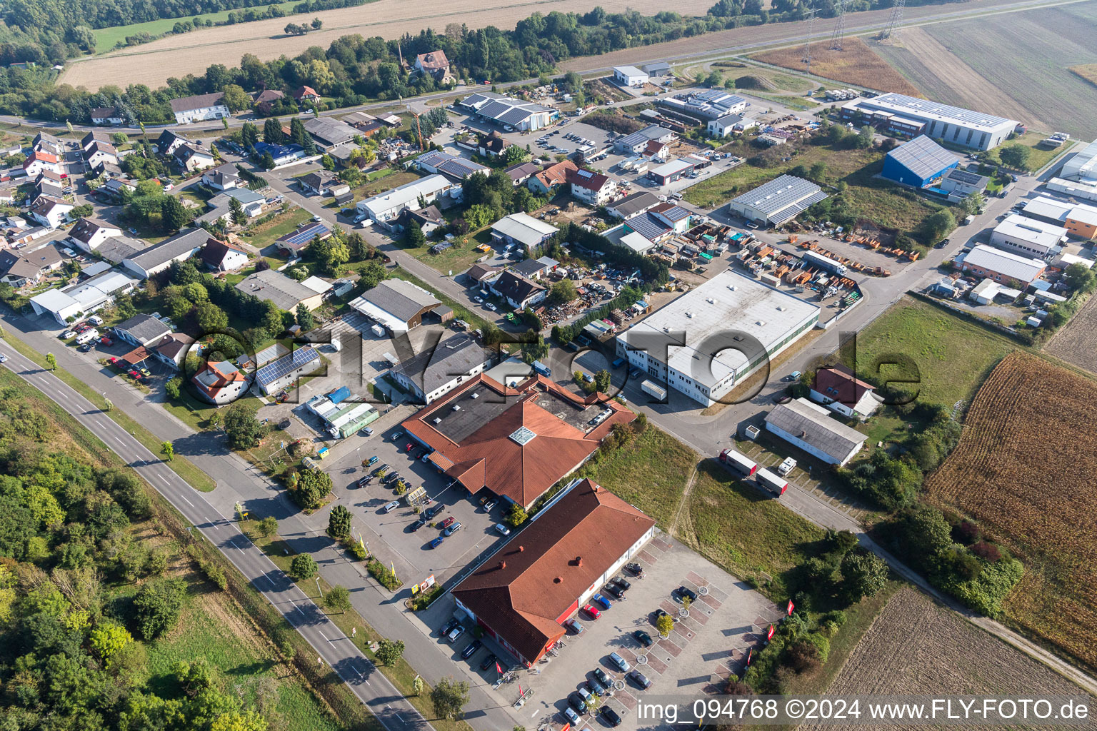 Vue aérienne de Zone commerciale et implantation d'entreprises sud à le quartier Rußheim in Dettenheim dans le département Bade-Wurtemberg, Allemagne