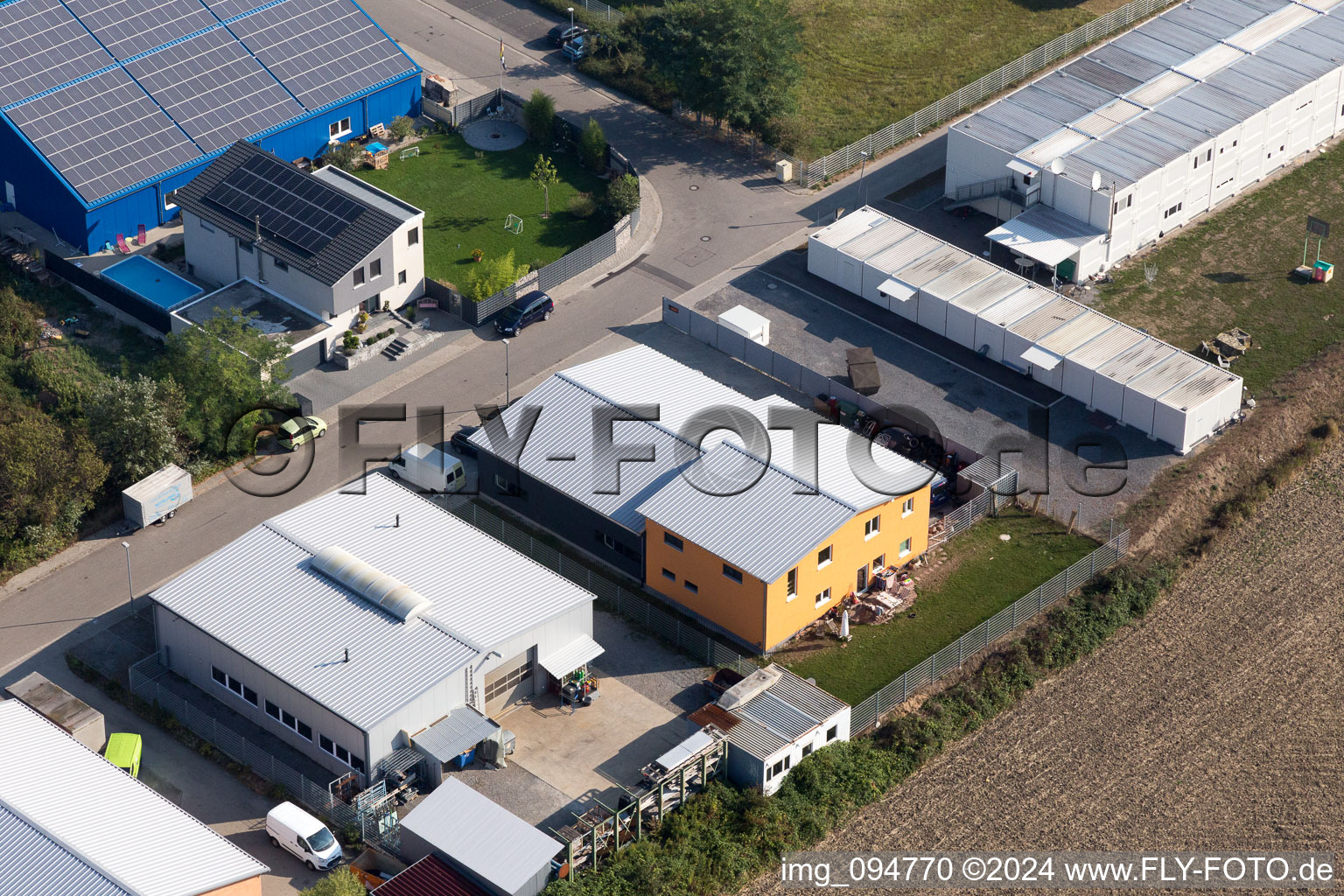 Vue aérienne de Patrick Frank Service Automobile à le quartier Rußheim in Dettenheim dans le département Bade-Wurtemberg, Allemagne