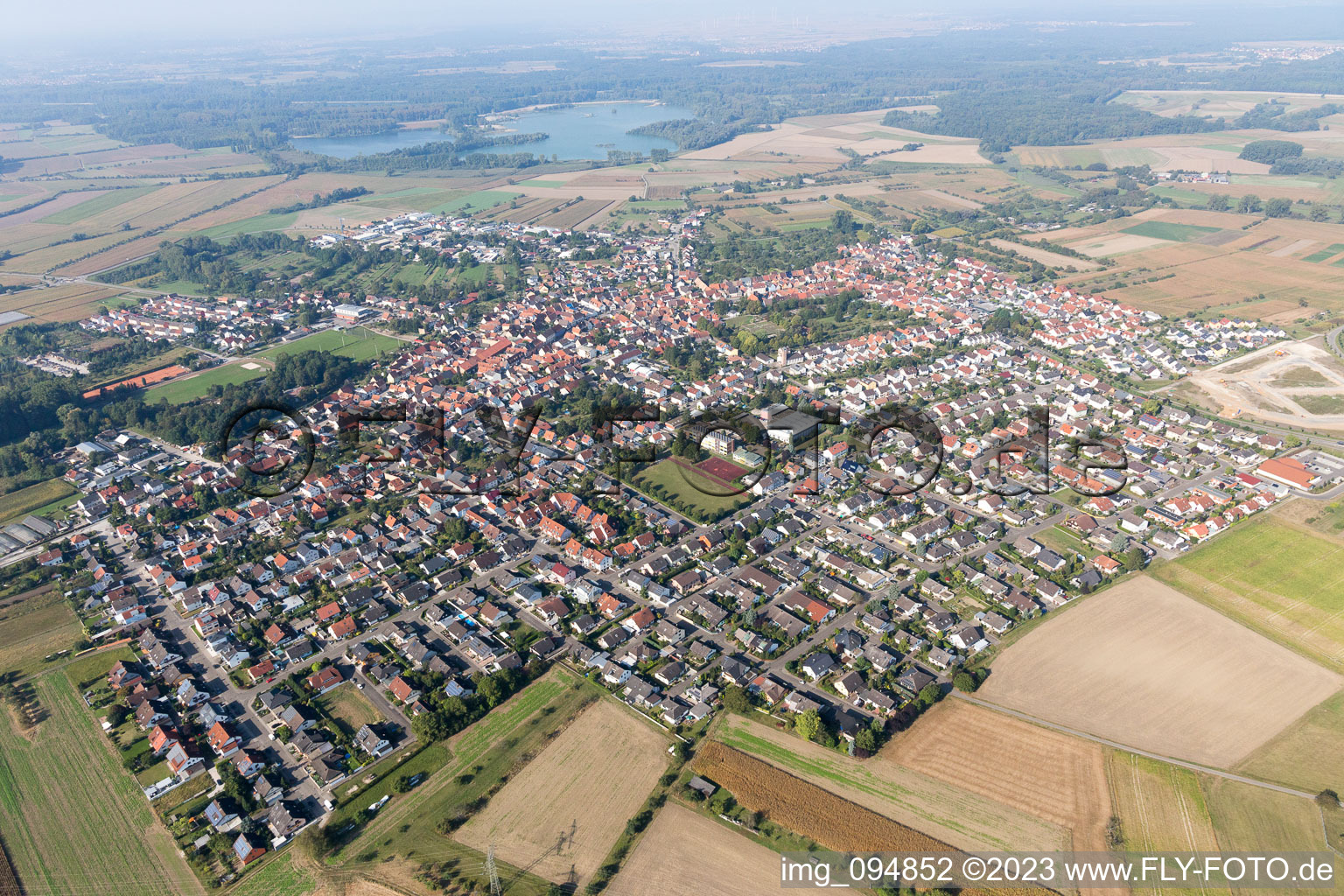 Vue aérienne de Liedolsheim dans le département Bade-Wurtemberg, Allemagne