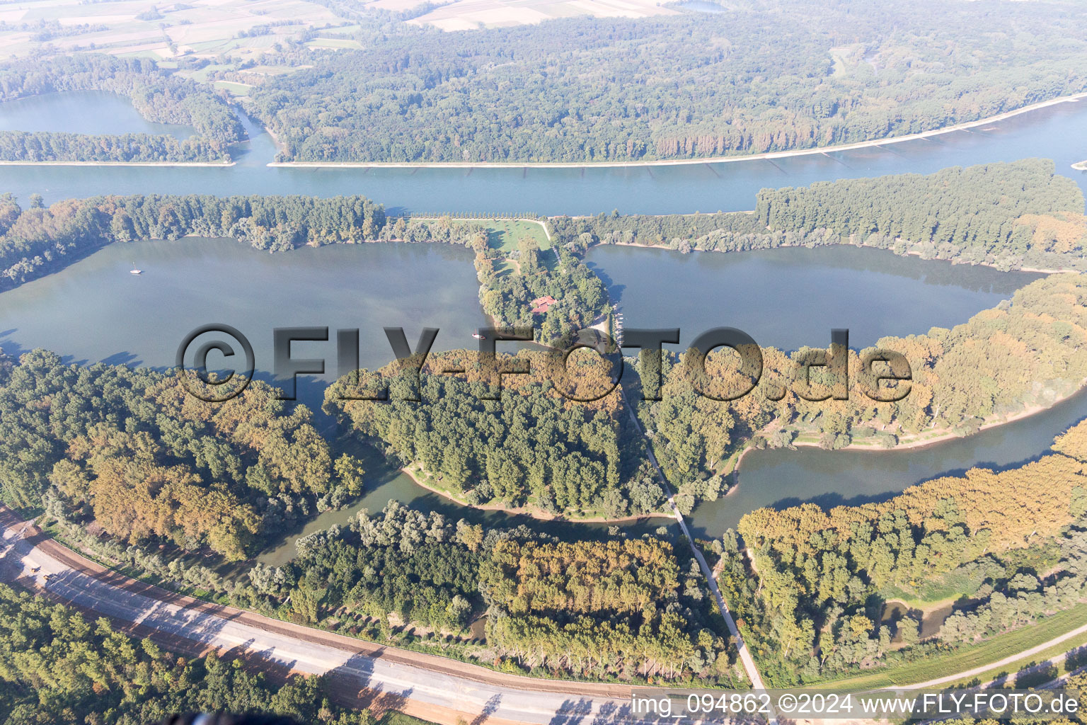 Vue aérienne de Restaurant L'Île Rott sur le Rhin à Linkenheim-Hochstetten dans le département Bade-Wurtemberg, Allemagne