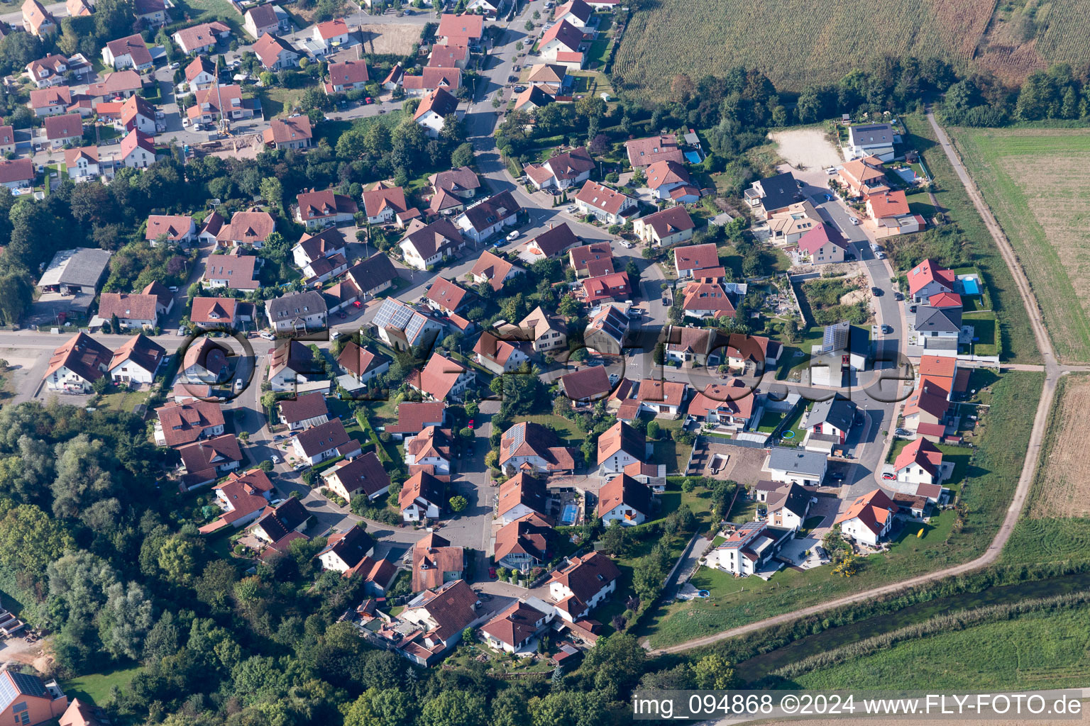 Leimersheim dans le département Rhénanie-Palatinat, Allemagne du point de vue du drone