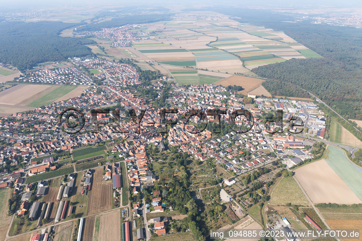 Rheinzabern dans le département Rhénanie-Palatinat, Allemagne depuis l'avion