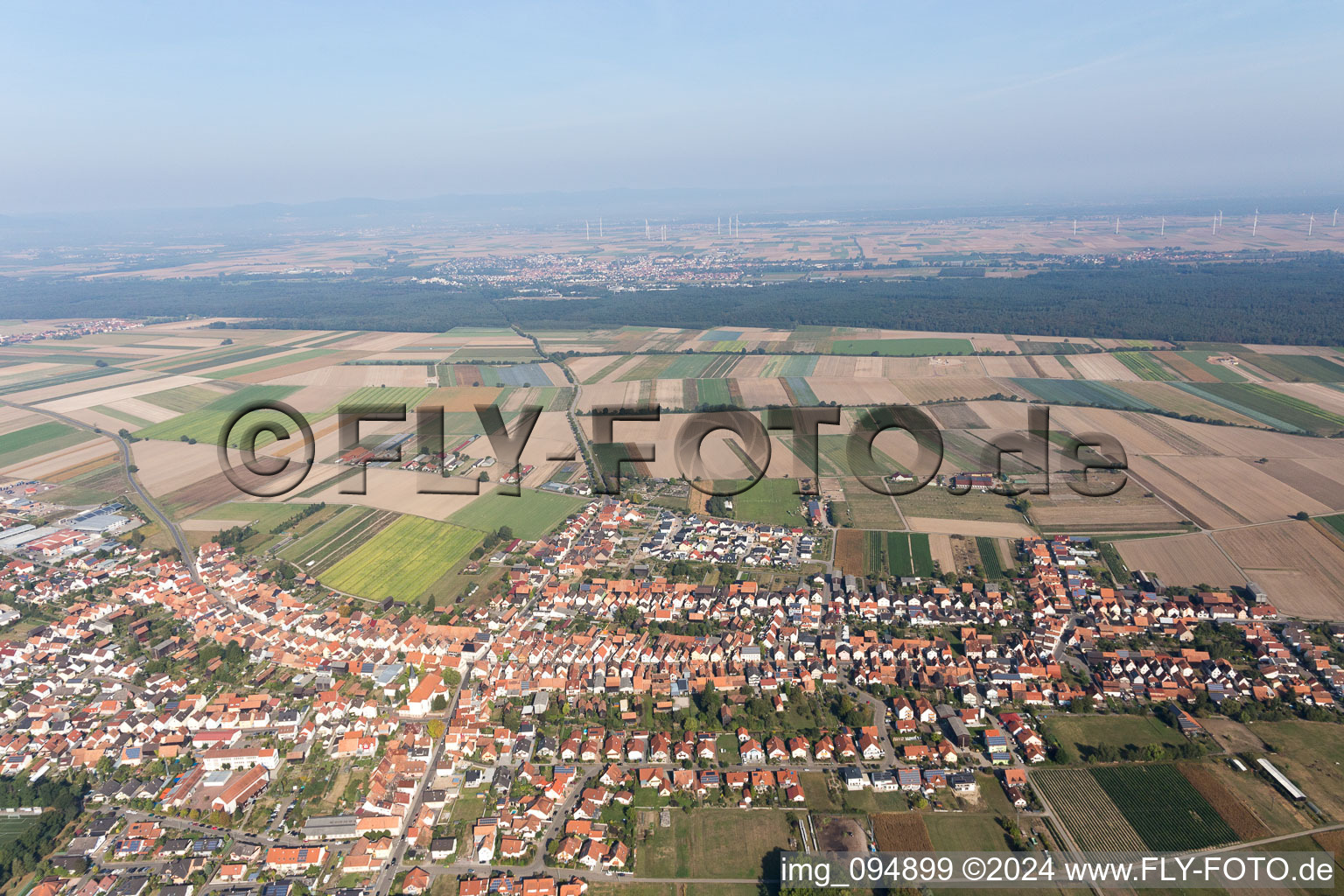 Vue aérienne de Hatzenbühl dans le département Rhénanie-Palatinat, Allemagne